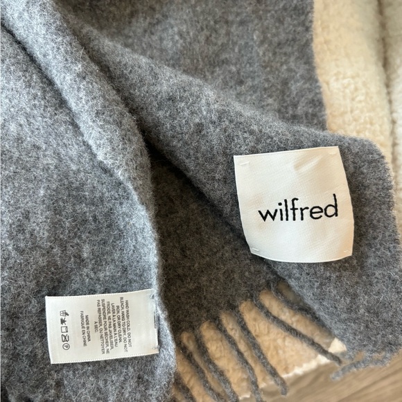 SOLD Wilfred Heather Charcoal 100%Wool Laine - Picture 3 of 5